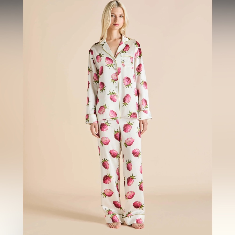 NWT Olivia von Halle 100% Silk Strawberry Print Pajamas